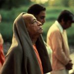 Распространять культ бхакти