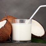 Нарьял дудх — молоко с кокосом и специями